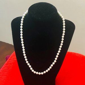 Vintage classic knotted pearl necklace 18"